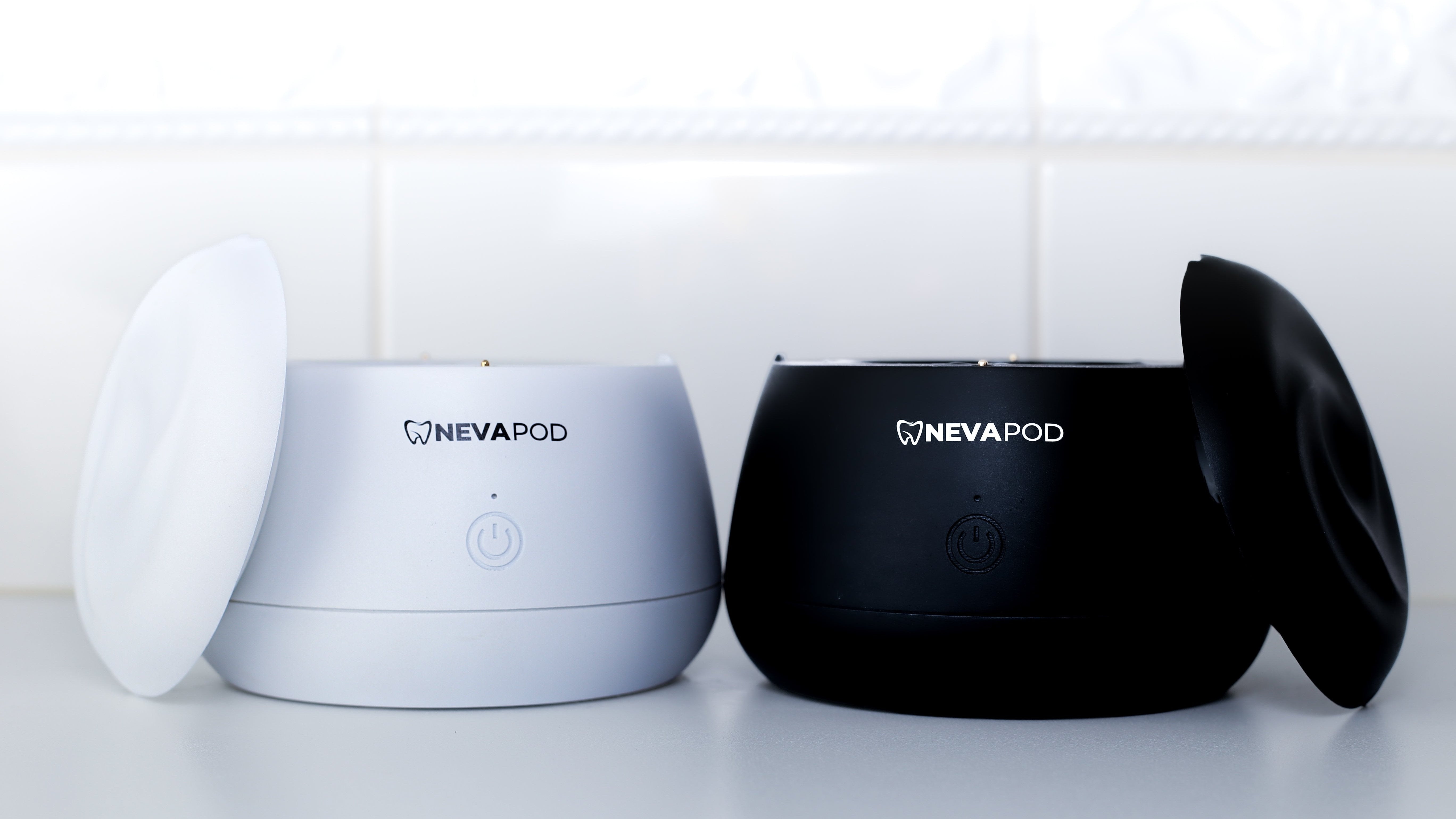 neva_dental_frosty_white_and_midnight_black_lids-open_sonic_pod_white-background