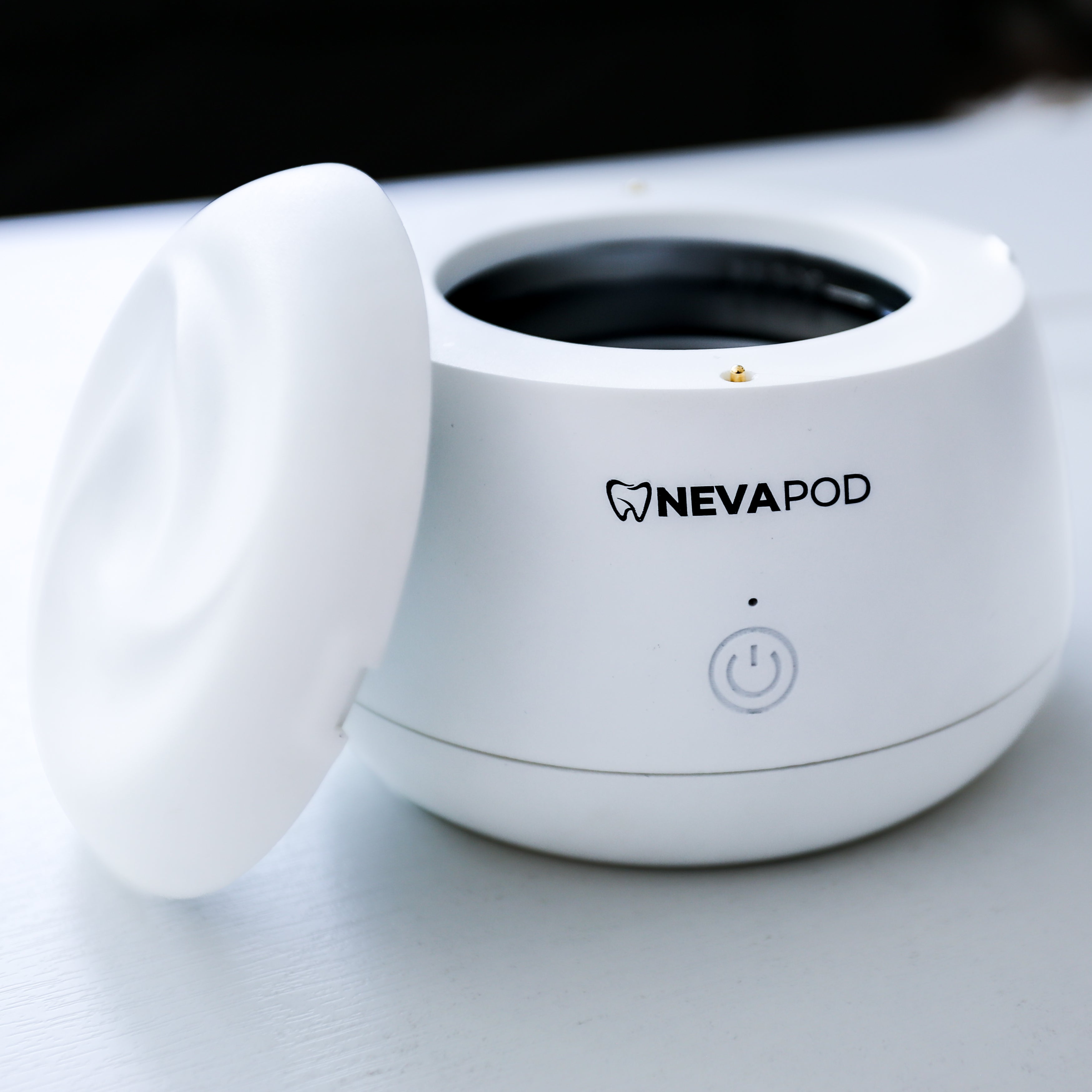 neva_dental_sonic_pod_artic-white_front_photo